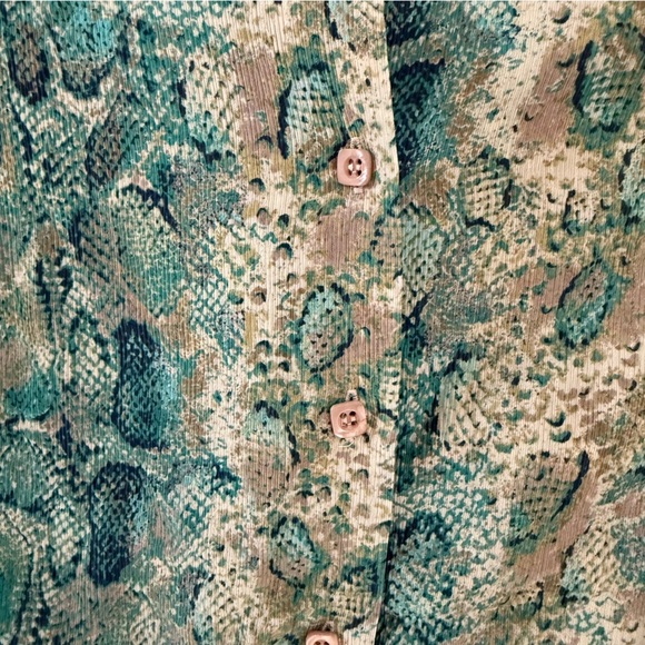 Talbots Vintage Size 8 Blue & Tan Snake print 100% Silk Button Down Blouse - Picture 3 of 7